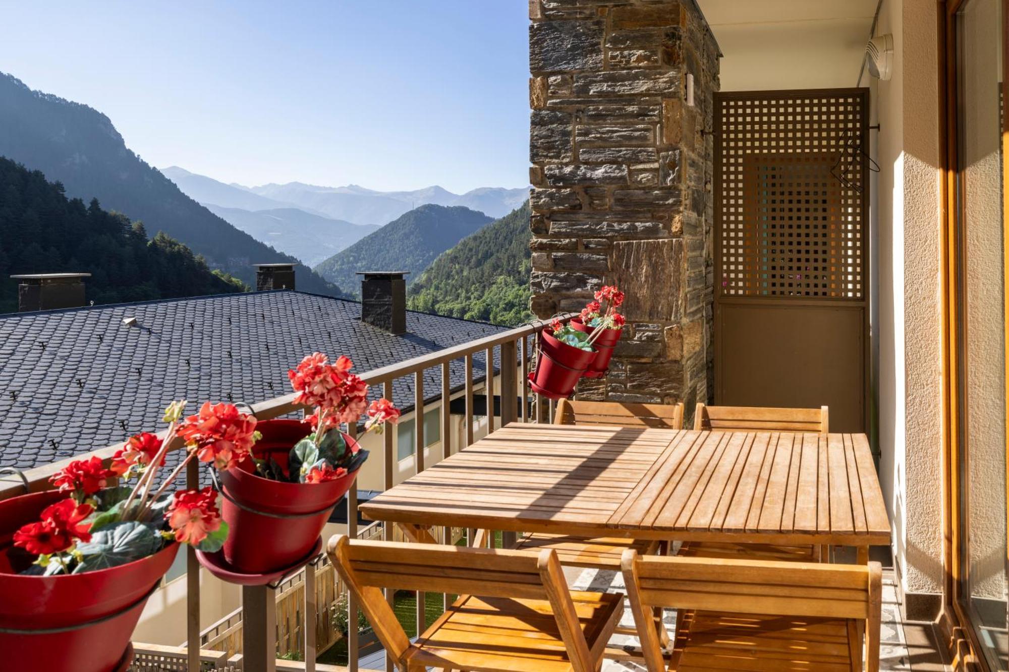Apartment Terraza Con Increibles Vistas Para 6 Adultos Y 2 Extra Nino - 3 Habitaciones - 2 Banos - Arinsal - Free Parking L By Bonesvacances